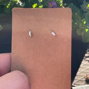 🌿iridescent pink stud earrings